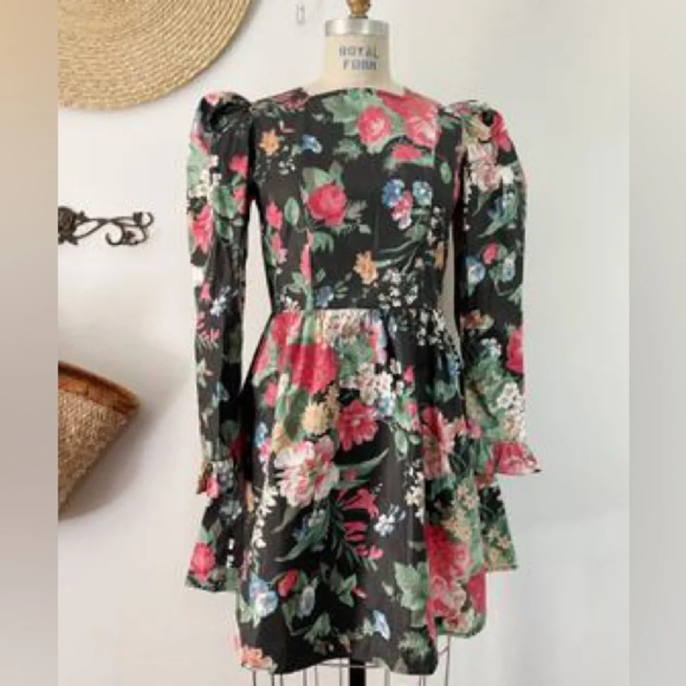 Batsheva floral mini dress with pockets! - Picture 4 of 4